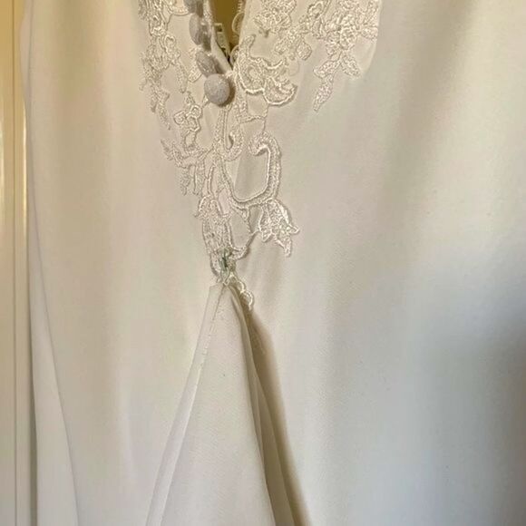 Sz 2 Wedding dress - Picture 9 of 16